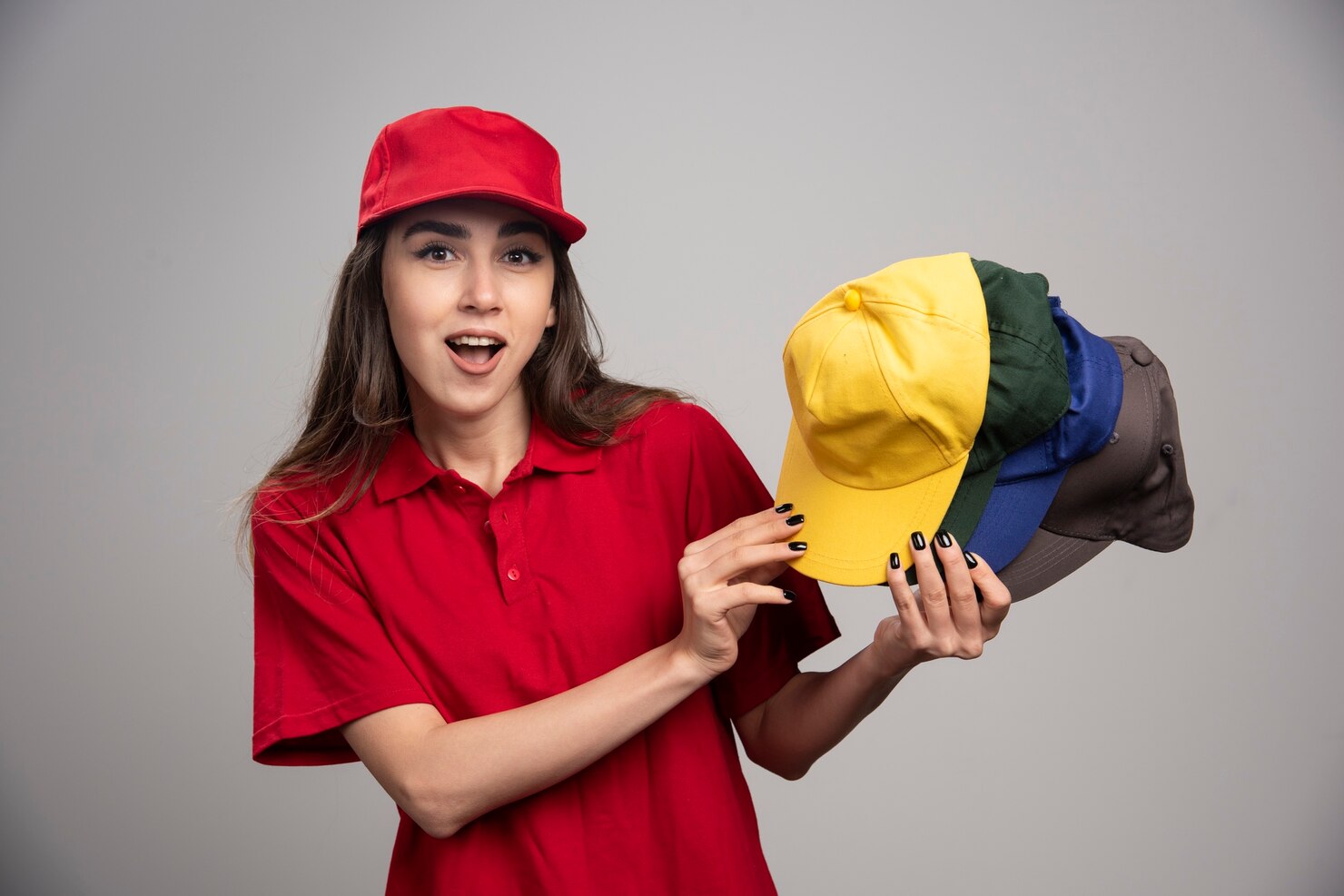 delivery woman with colorful caps posing gray wall 114579 31044