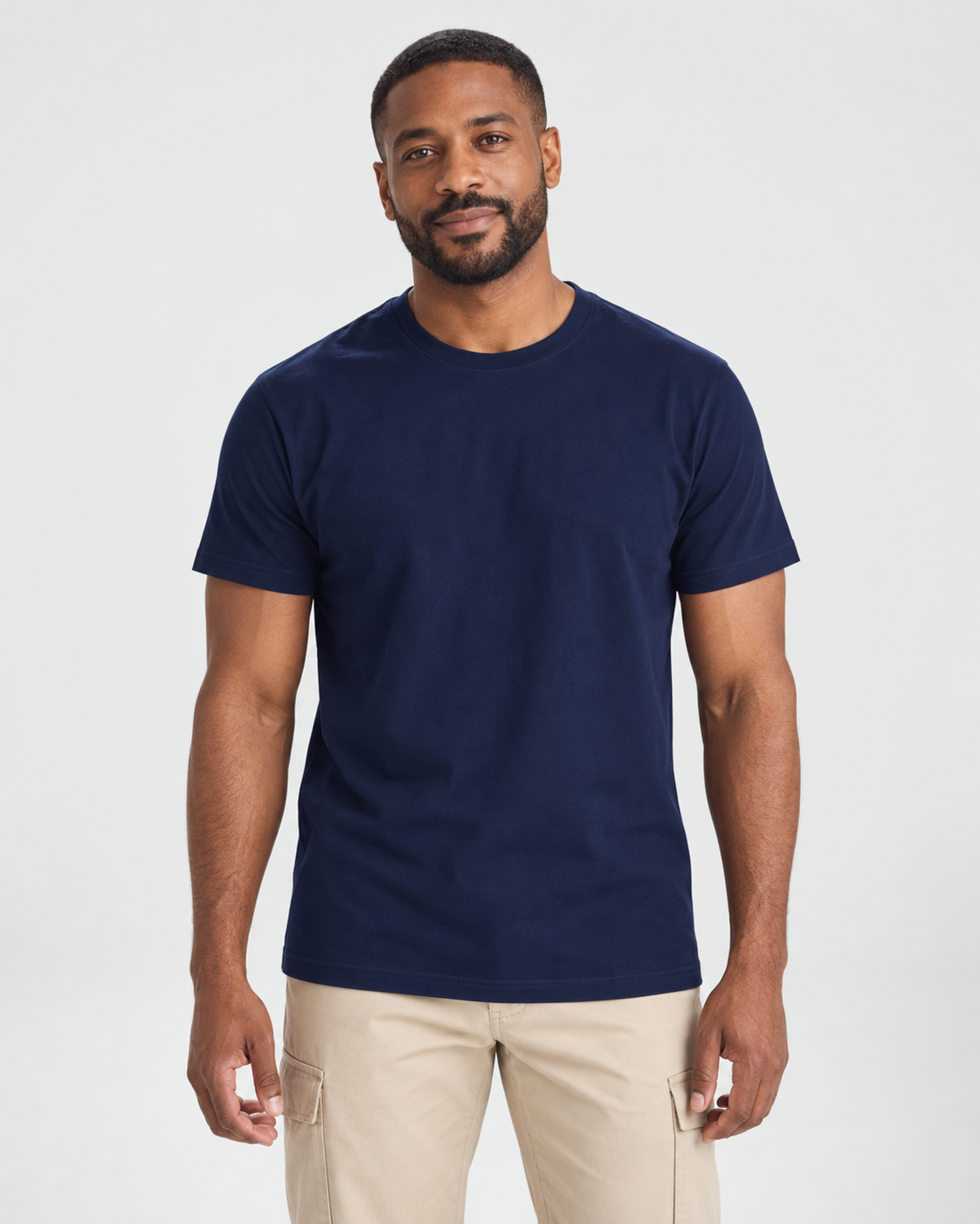Modelo en camiseta Dogo Premium azul marino 3