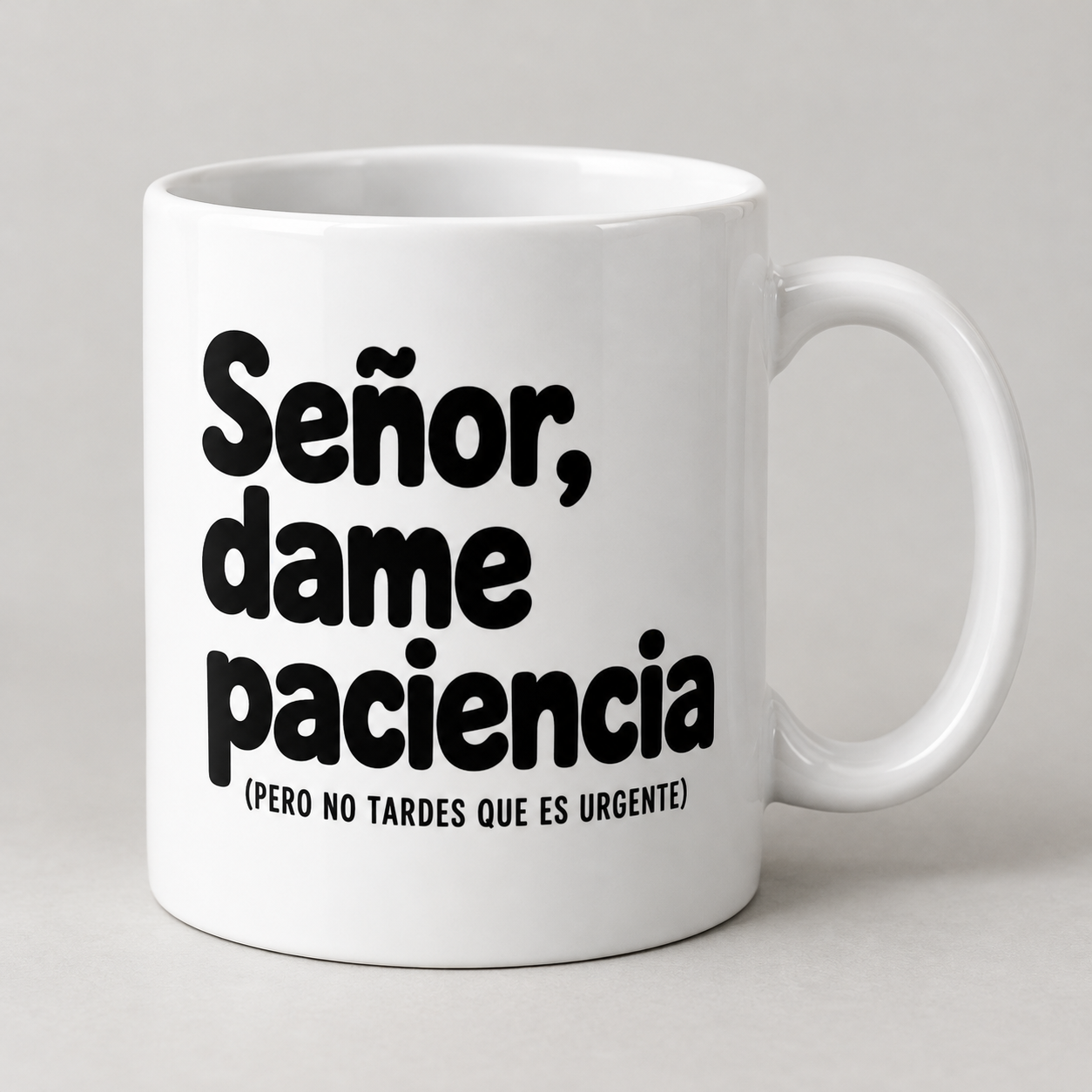 Taza blanca con mensaje divertido